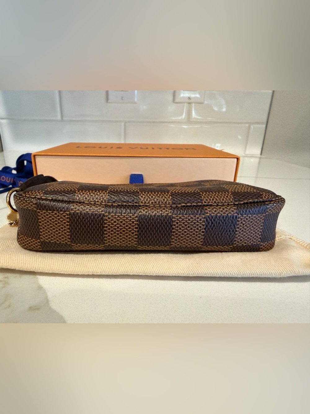 Louis Vuitton Mini Poschette Accessoires in Damier Ebene - Picture 4 of 16